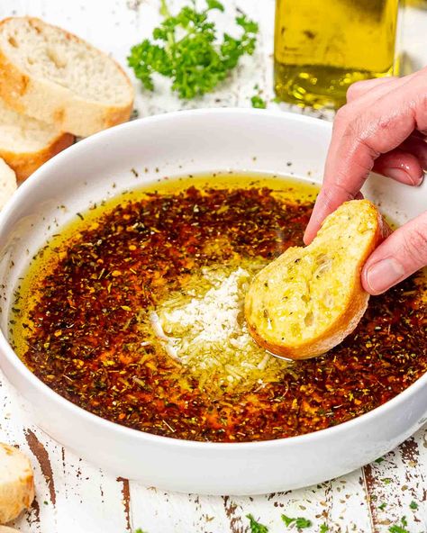 Bread Dipper Recipe, Garlic Dipping Oil, Bread Dipping Sauce, Bread Dips Recipes, Bread Dipping Oil Recipe, Dipping Oil Recipe, Olive Oil Dip For Bread, Bread Roast, Olive Oil Dip