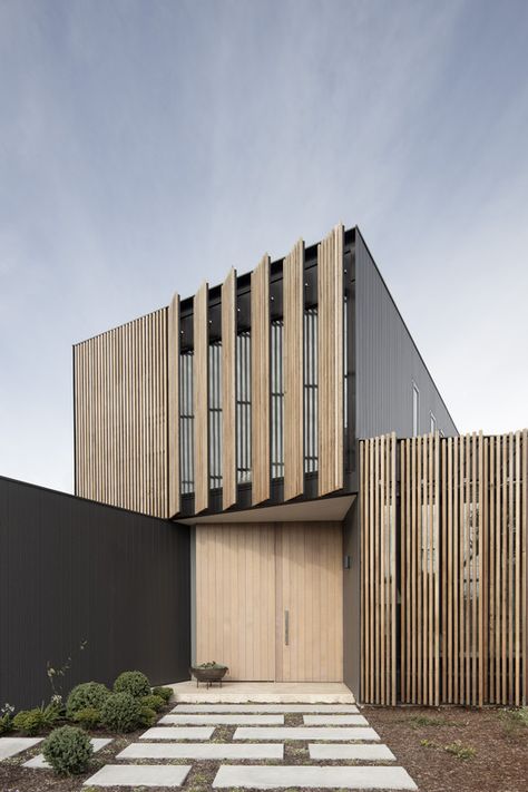 Wood Facade, Modern Architecture Design, Modern Architecture Building, Timber Cladding, Architectural Practice, Beach House Design, Design Exterior, Exterior Wood, Facade Architecture