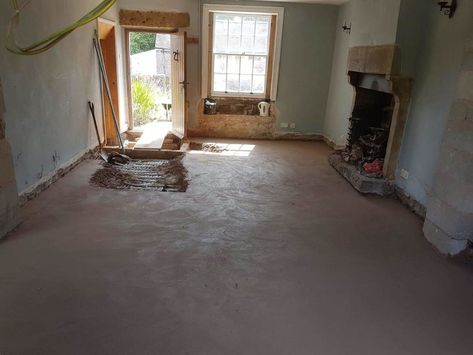 Limecrete Floor, Cement Floors, Floor Painting, Floor Insulation, Beach House Rental, Glass Insulators, Cement Floor, Natural Building, Painted Floors