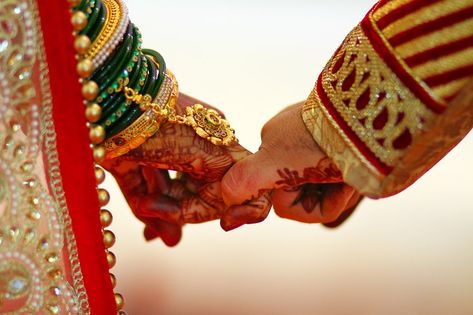 Indian Bride and groom hand clip art Marriage Poses, Matrimonial Sites, Indian Wedding Poses, Indian Marriage, Marriage Photography, Indian Wedding Photography Couples, Bridal Photography Poses, Indian Wedding Couple Photography, Marriage Photos