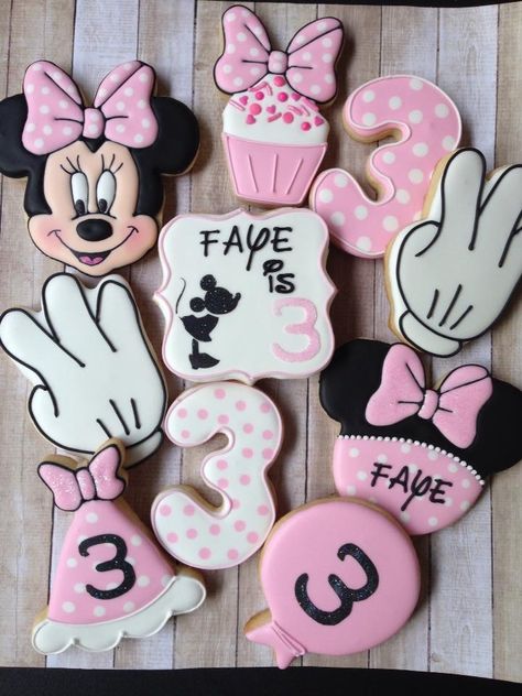 Minnie Mouse Cookies 3rd Birthday, Pink Minnie Mouse Cookies, Minnie Mouse Cake Design, Magic Birthday Party, Mouse Cookies, Minnie Mouse Birthday Theme, Minnie Mouse Theme Party, Minnie Mouse Cookies, Minnie Mouse Birthday Party Decorations