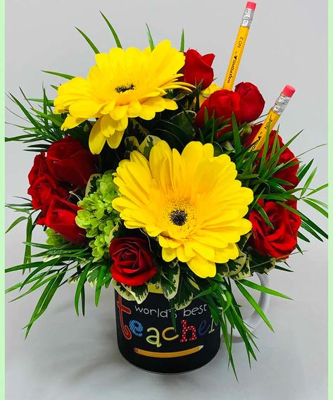 Get off on the right foot with this charming back to school arrangement of spray roses and Gerbs finished in a reusable coffee mug! #ToblersFlowers Back To School Flowers, School Centerpieces, Worlds Best Teacher, School Wreaths, Floral Design Classes, Flower Boquet, Teacher Appreciation Gifts Diy, Luxury Flower Bouquets, Teachers Diy