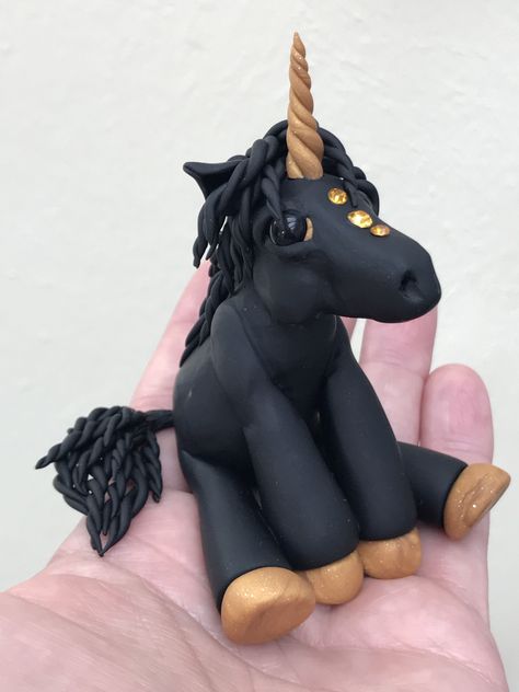 Black and gold polymer clay unicorn by My Mythical Pets.  https://etsy.me/2lDgeie Mythical Pets, Polymer Clay Unicorn, Clay Unicorn, Gold Polymer Clay, Polymer Clay Animals, Cute Polymer Clay, Clay Animals, Diy Clay, Clay Creations