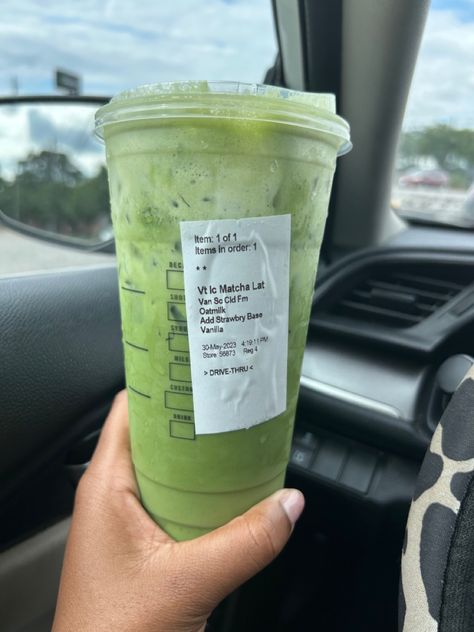 Iced Venti Matcha Latte w/ Oatmilk with Strawberry Base and a Pump of Vanilla Starbucks Matcha Order, Matcha Order, Matcha Starbucks, Starbies Drinks, Matcha Drinks, Starbucks Matcha, Starbucks Orders, Caffeine Addict, Starbucks Secret Menu Drinks