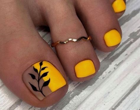 Burnt Orange Toe Nails, Autumn Toe Nails Designs, Thanksgiving Toenail Designs, Thanksgiving Pedicure Ideas Toes, October Toe Nails, Thanksgiving Pedicure, Yellow Pedicure Ideas, Nail Ideas Toes, Fall Pedicure Ideas Toes Toenails