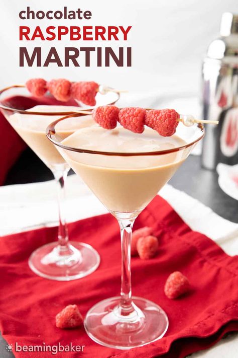 Creamy and rich chocolate flavor with a raspberry twist for the best sweet ‘n strong chocolate raspberry martini to kick off your special occasion. | Recipe at BeamingBaker.com Chocolate Raspberry Martini Recipe, Chocolate Raspberry Martini, Raspberry Martini Recipe, Raspberry Martini, Vegan Coffee Creamer, Chocolate Martini Recipe, Raspberry Drink, Raspberry Cocktail, Chocolate Cocktails