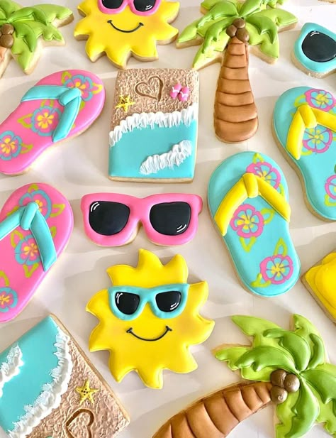 Cookies Beach Theme, Tropical Cookies Royal Icing, Tropical Theme Cookies, Pool Cookies Decorated, Summer Theme Cookies Decorated, Beach Themed Cookies Decorated, Beach Themed Sugar Cookies, Palm Tree Cookies Decorated, Decorated Cookies Summer