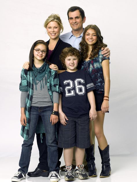 Modern Family - Season 1 Promo Dunphy Family, Modern Family Season 1, Haley Modern Family, Celeste And Jesse Forever, Modern Family Tv Show, Haley Dunphy, The Spectacular Now, Phil Dunphy, Alex Haley