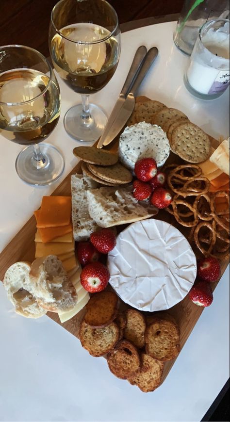 Cheese With Wine, Cheese Board And Wine, Wine And Cheese Board Aesthetic, Wine And Charcuterie Aesthetic, Charcuterie Board For Parties, Aesthetic Cheese Board, Bread Board Appetizer, Wine And Cheese Aesthetic, Tiramisu Ideas