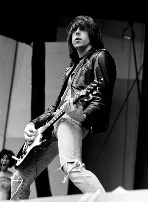 Johnny Ramone, History Of Music, Happy Birthday Music, Lynn Goldsmith, Morrison Hotel, Punk Boy, The Ramones, 1980s Music, Joey Ramone