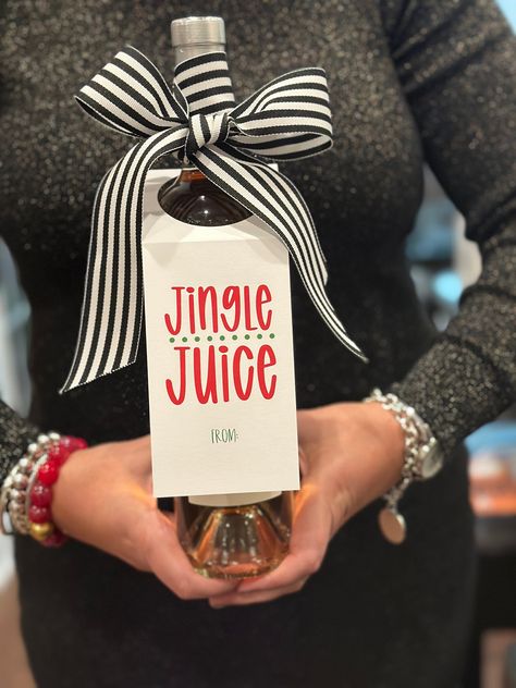 Whiskey Christmas Gift, Coworker Gift Ideas Diy, Gift For Neighbor Thank You, Company Christmas Party Gifts, Christmas Marketing Gift Ideas, Wine Bottle Gift Ideas Christmas, Christmas Gift Ideas Alcohol, Business Christmas Gifts For Clients, Small Gifts For Friends Christmas