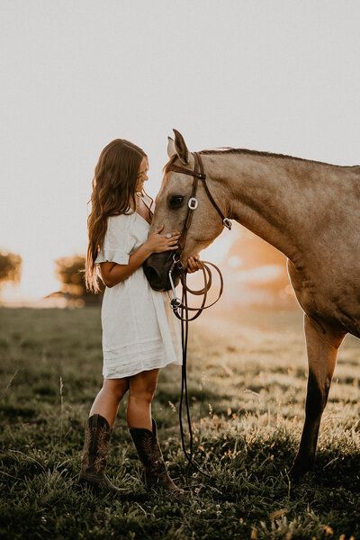 Senior Portfolio- Boise Idaho Senior Photographer // Unique, Raw, Real Senior Portraits Photography Horses And People, Sr Pics With Horse, Senior Portrait With Horse, Senior Picture Ideas Equestrian, Senior Photo Country, Horse Photo Shoot Outfits, Senior Pictures With Horses Dress, Cute Photos To Take With Your Horse, Country Photography Ideas