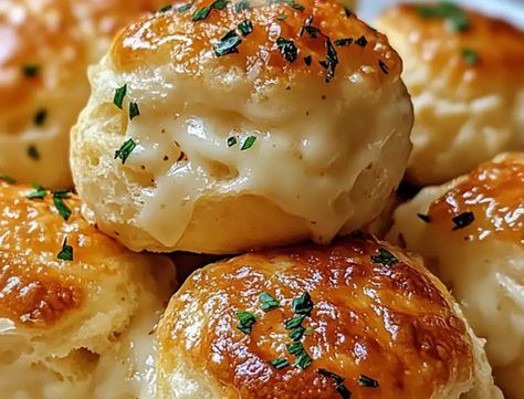 Pillsbury Biscuit Garlic Butter Cheese Bombs Honey Ham Biscuits, Pillsbury Biscuit Recipes, Country Biscuits, Pillsbury Biscuits, Pillsbury Dough, Rachael Ray Recipes, Honey Ham, Bread Dip, Recipes Bread