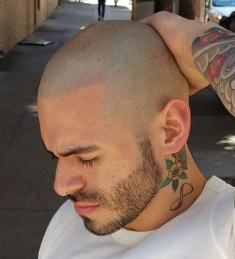 Head Tattoo Hair, Skinhead Haircut, Haircut With Beard, Shaved Head Styles, Bald Boy, Noxus League Of Legends, Very Short Hair Men, Bald Men Style, Bald Look