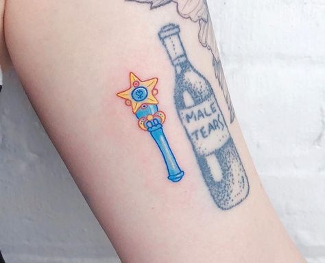 Sailor Mercury tiny tattoo by @nikisugaa Sailor Jupiter Wand Tattoo, Sailor Mercury Tattoo Ideas, Sailor Mercury Tattoo, Sailor Moon Tattoo Minimalist, Sailor Jupiter Tattoo, Sailor Mercury Aesthetic, Mercury Tattoo, Wand Tattoo, Sailor Moon Tattoo