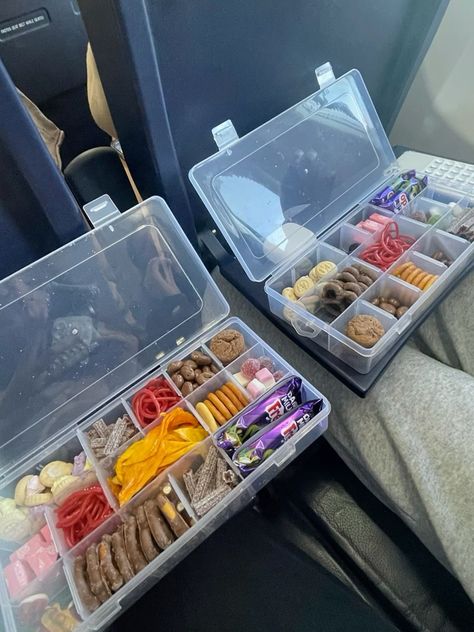 Snacks On A Plane, Snacks For Trips Travel, Snack Box For Plane, Plane Snack Box Ideas, Plane Snacks Long Flights, Snacks To Bring On A Plane, Airplane Snacks Long Flights, Snackle Box Ideas Airplane, Food For Traveling Road Trips