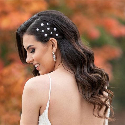 Hairdos With Pearls, Hair Down With Pearls In It, Hollywood Waves Wedding Pearls, Down Hairstyles With Pearls, Pearled Hairstyles, Hair Do With Pearls, Pearl Hair Extensions, Hollywood Waves Hairstyle Wedding, Pearls In Hair Down Wedding