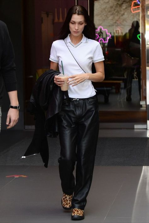 Supermodel Street Style, 90s London, All White Shoes, High Fashion Trends, Baby Bells, Bella Hadid Outfits, Black Shirts, Bella Hadid Style, Autumn Fits