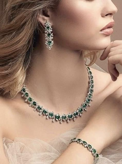 Bridal Jewellery Inspiration, Real Diamond Necklace, Neck Pieces Jewelry, Diamond Jewelry Set, Fancy Jewelry Necklace, Diamond Necklace Designs, Trending Necklaces, Diamond Necklace Set, Indian Jewelry Sets