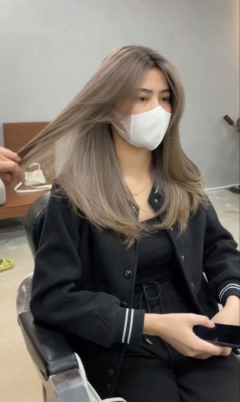 Hair Light Ash Grey, Rambut Ash Blonde, Beige Hair Asian, Ash Gray Brown Hair Color, Popular Asian Hair Color, Ash Grey Asian Hair, Cool Neutral Hair Color, Light Grey Brown Hair, Silver Beige Hair