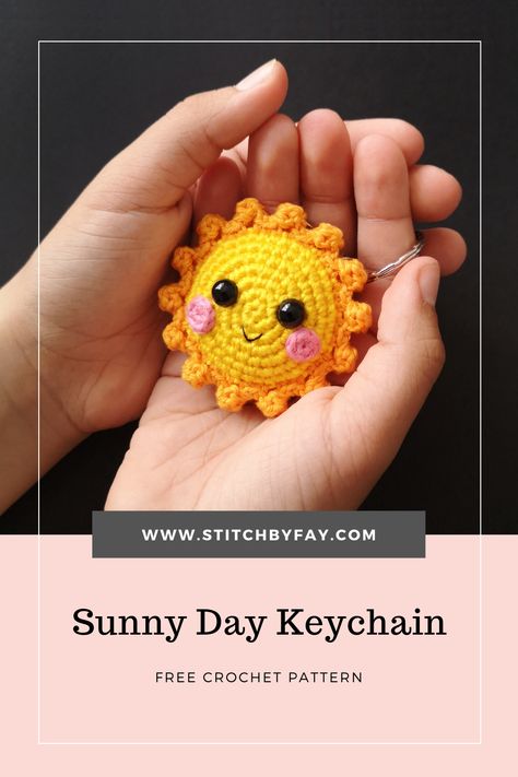 Easy Amigurumi Keychain, Quick And Easy Amigurumi, Crochet Smile, Sun Keychain, Keychain Patterns, Keychain Crochet, Crochet Mignon, Confection Au Crochet, Crochet Keychain Pattern