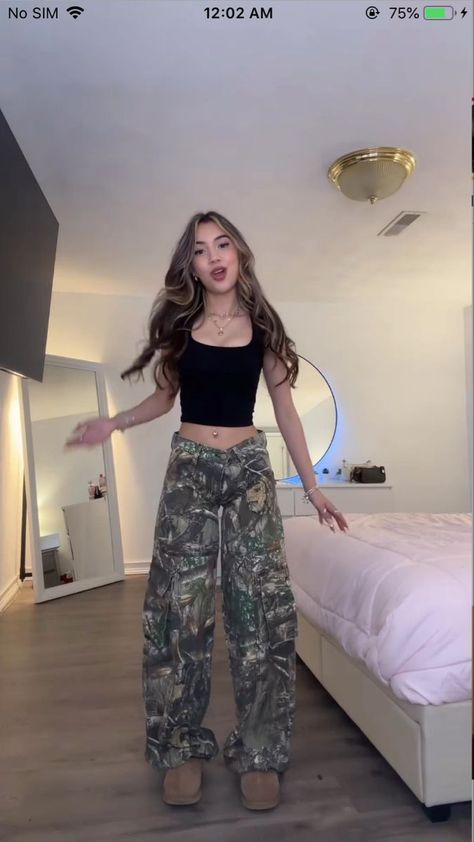 Outfits With A Black Crop Top, Outfits Fall 2024 Aesthetic, Camp Cargo Pants, Camp Pants Outfit, Camo Fits, Cutesy Outfits, Camp Pants, Camo Outfits, Cargo Pants Outfit