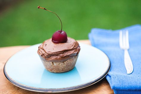 Superfood babies. Crunchy coconut almond base, chocolate silky cream and sweet cherry pieces. [ingredients title=”Ingredients”] for Almond Crust: Almond meal – 100 gr Dessicated coconut – 20 gr Medjool dates – 80 gr Extra virgin coconut oil – 1 Tbs Vanilla extract – 1/2 tsp Pinch of Himalayan pink salt   6 Silicone muffin cups … … Continue reading → Vegan Avocado Recipes, Avocado Frosting, Raw Vegan Chocolate, Cherry Cupcakes, Raw Vegan Desserts, Chocolate Avocado, Almond Crusted, Vegan Cupcakes, Coconut Almond