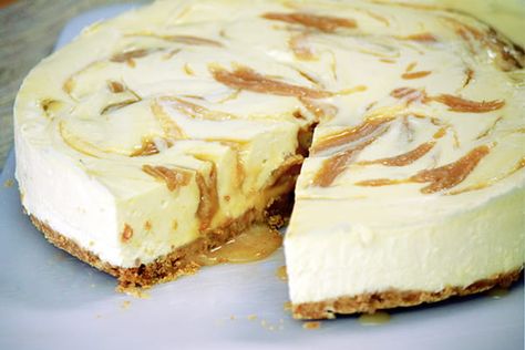 Decadent and delicious Caramel Swirl Cheesecake Caramel Swirl Cheesecake Recipes, Caramel Swirl Cheesecake, Marble Cheesecake, Oatmeal Biscuits, Salted Carmel, Swirl Cheesecake, Cheesecake Toppings, Cooking Chocolate, Australian Food