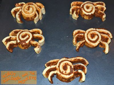 Skeleton Cinnamon Rolls, Spider Cinnamon Rolls, Cinnamon Roll Animals, Cinnamon Roll Skeleton, Fun Cinnamon Roll Shapes, Fun Halloween Breakfast Ideas, Ghost Cinnamon Rolls, Cinnamon Roll Halloween, Spider Bread Bowl