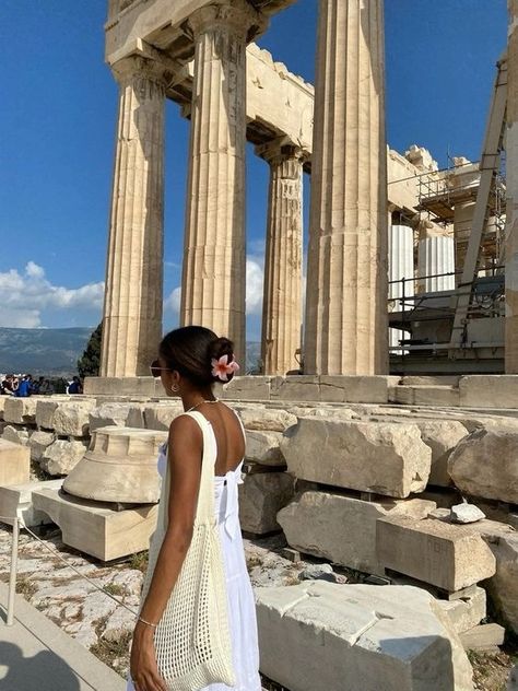 Vacation In Greece Outfits, Athens Instagram Pictures, Athens Greece Outfit Ideas, Athens Picture Ideas, Athens Pictures, Greece Picture Ideas, Athens Photo Ideas, Greek Summer Outfits, Greece Instagram Pictures