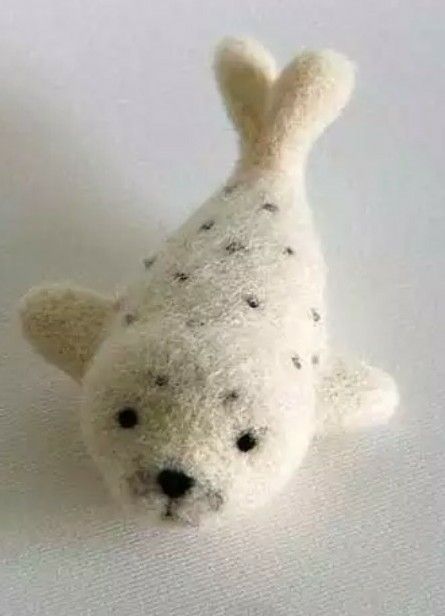 Fuzzy Aesthetic, Easy Needle Felting Ideas, Felting Animals, Small Needle Felted Animals, Felted Animals, Needle Felted Dolphin, Seal Needle Felting, Needle Felting Tiny Animals, Needle Felted Lamb Tutorial