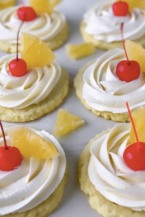 A cookie version of a piña colada! These tropical cookies are a Crumbl copycat of their chilled coconut lime flavor and have a boozy buttercream frosting made with Baileys Colada! These Crumbl cookies are so soft, with fresh lime juice and zest and a very subtle hint of coconut. They practically melt in your mouth. The frosting is creamy, with tropical notes like pineapple and coconut, with the perfect Baileys note following all flavors. Baileys Frosting Recipe, Crumbl Cookie Copycat, Tropical Cookies, Crumbl Copycat, Crumble Cookie Recipe, Lime Cookies, Crumbl Cookies, Boozy Desserts, Summer Cookies