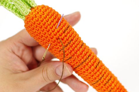 Crocheted Carrot Free Pattern, Crochet Kevin The Carrot Pattern Free, Carrot Crochet Pattern Free, Crochet Carrots Pattern Free, Fruit Crochet Pattern Free, Crochet Vegetables Free Pattern, Crocheted Vegetables, Diy Crochet Keychain, Crochet Keychain Ideas