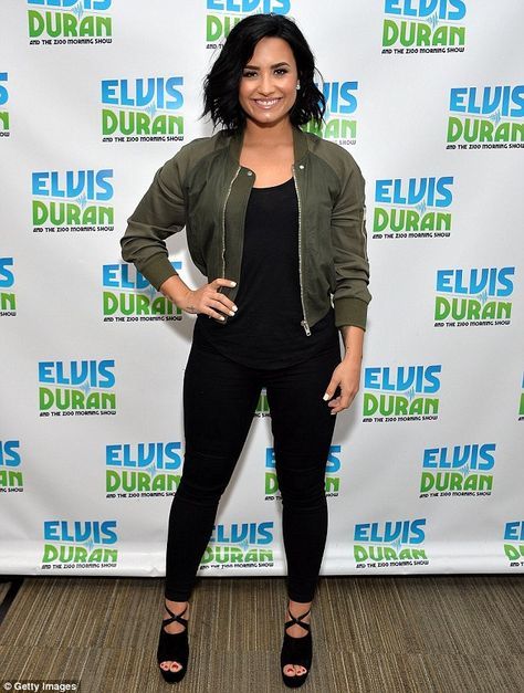 Energizer bunny! Demi Lovato showed off her bubbly personality and bright smile the mornin... Demi Lovato Body, Demi Lovato Style, Wilmer Valderrama, Jeans Outfits, Girls Style, Jacket Fashion, Rita Ora, Role Model, Wardrobe Style