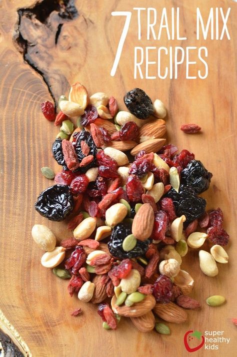 Ultimate Trail Mix Recipe Guide. Pick your own blend with our printable chart! Healthy Trail Mix Recipes, Trail Mix Recipe, Healthy Trail Mix, Daniel Plan, Trail Mix Recipes, Homemade Trail Mix, Hiking Snacks, Super Healthy Kids, Super Snacks