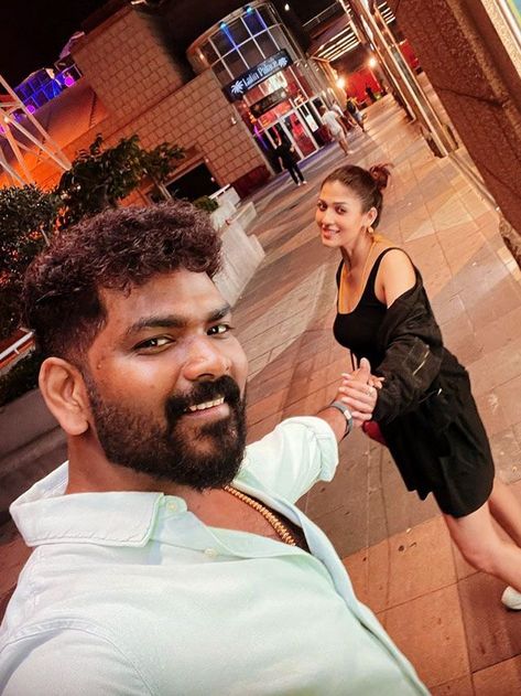 Nayanthara and Vignesh Shivan shared romantic pictures Vignesh Shivan, Star Couple, Best Business Ideas, Upcoming Movies, Latest Pics, India Beauty, Movie Trailers, Entertainment News, Beauty Women