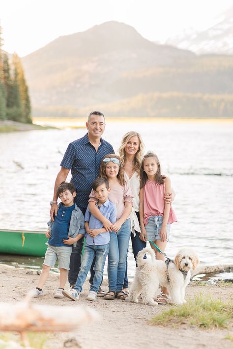 Sparks Lake Family Photography | Kellianne Jordan Photography Lake Family Photos, Extended Family Photos, Jordan Photography, Fall Shoot, Bass Lake, Family Picture Poses, Large Families, Lake Photos, Summer Lake