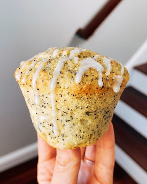 Single Serve Muffin, Poppy Seed Recipes, Poppyseed Muffin, Lemon Poppy Seed Muffins Recipe, Best Vegan Desserts, Bakery Style Muffins, Low Histamine Diet, Poppy Seed Muffins, Lemon Poppyseed Muffins