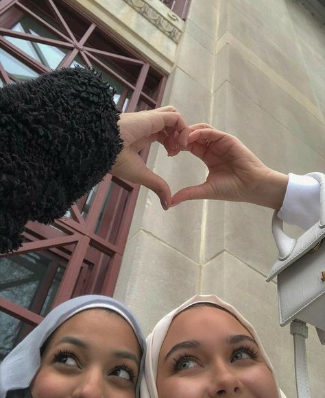 Estilo Hijab, Hijabi Fits, Stile Hijab, Flipagram Instagram, Hijab Aesthetic, Modest Fits, Hijabi Aesthetic, Friend Poses Photography, Best Friends Aesthetic