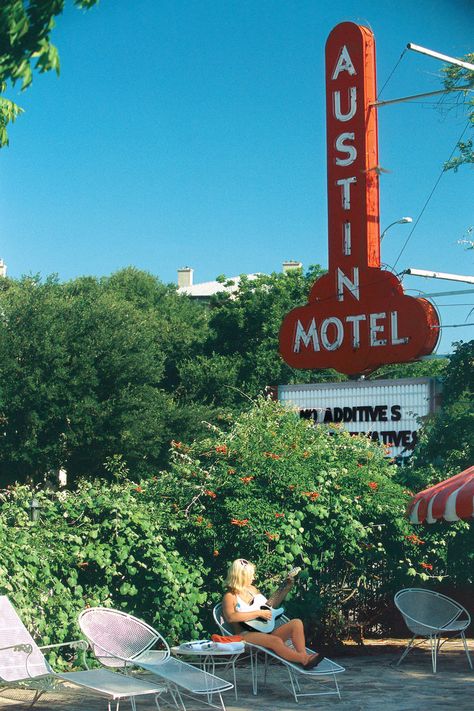 Weekend Getaways In The South, Austin Motel, Girlfriend Trips, Weekend In Austin, Austin Travel, The Politician, Solo Adventure, Lady Bird Lake, Texas Places