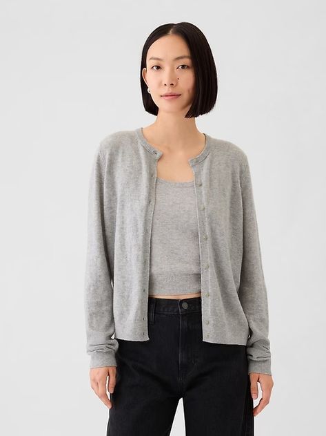 CashSoft Cardigan | Gap Muji Style Fashion, Cardigan Without Buttons, Minimal Classic Style, Muji Style, Apartment Hacks, Cheap Cardigans, Gap Cardigan, Clothes Wishlist, Fall Cardigans