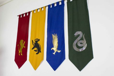 Harry Potter House Banners, Harry Potter Banner, Harry Potter Party Decorations, Harry Potter Castle, Cumpleaños Harry Potter, Harry Potter Bday, Harry Potter Classroom, Harry Potter Baby Shower, Festa Harry Potter