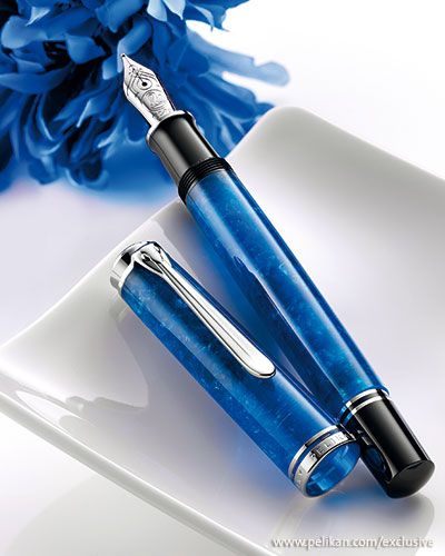 Pelikan Souveran 805 Vibrant Blue Pen Pelikan Fountain Pen, Expensive Pens, Elegant Pens, Pretty Stationery, Blue Fountain, Vintage Pens, Fine Writing Instruments, Luxury Pens, Pen Turning