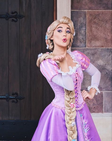 Rapunzel Face Character, Rapunzel Makeup, Disney Princess Face, Tangled Cosplay, Rapunzel Wig, Disney World Princess, Disney Princess Makeup, Rapunzel Cosplay, Disneyland Princess