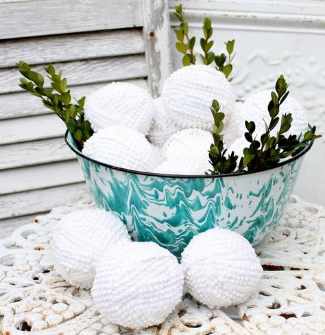 Snowball Decorations, Candlewick Bedspread, Bedspread Ideas, White Bedspread, Household Crafts, Chenille Quilt, Snow Balls, Chenille Crafts, Xmas Balls