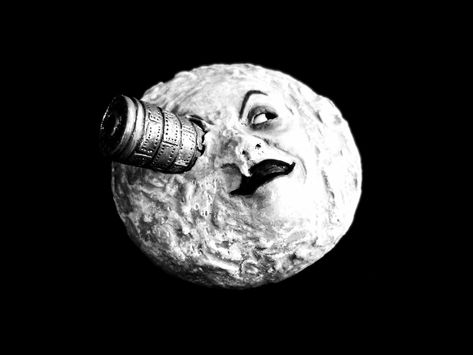 Una imagen icónica dentro del cine. 1902 el año en donde se estrena este cortometraje basado en la obra "De la Tierra a la Luna"(Julio Verne) y "Los primeros hombres en la Luna" (Wells) #meliesmoon #papelmache #papermache Papel Mache, Art