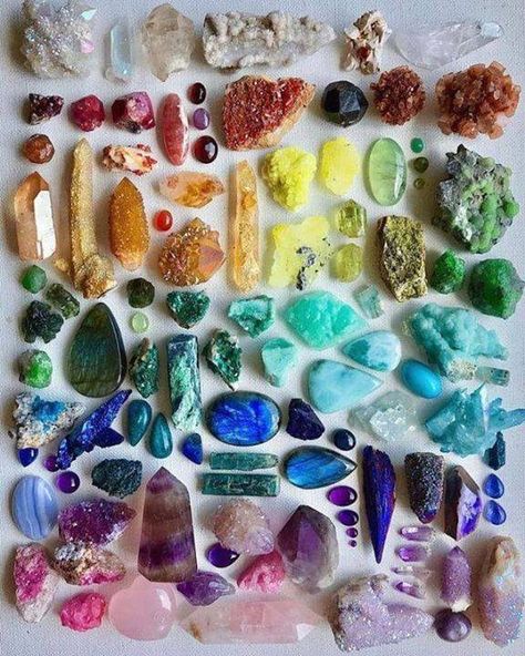 Photo Energy Magic, Types Of Rocks, Crystal Room, Crystal Vibes, Crystal Aesthetic, Spiritual Crystals, Pretty Rocks, Crystal Healing Stones, Crystal Magic