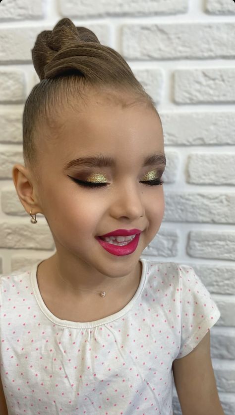 Toddler Dance Makeup, Recital Makeup For Kids, Beauty Pageant Makeup, Gymnastics Makeup, Recital Makeup, Ballet Makeup, Beauty Without Makeup, Gym Makeup, Ballerina Makeup