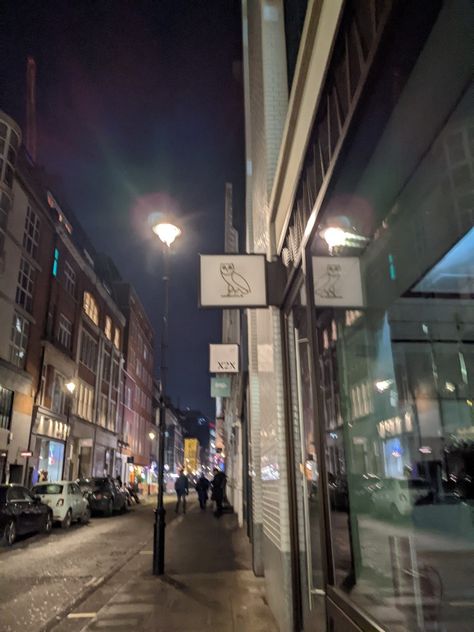 Drake OVO London flagship store at night. Poland Street The6ix Drake In The Club, Drake Cameras Spotify, Store At Night, Drake's London, Rap Ideas, Views Drake, Late Night London, Poland Street, Drake Ovo