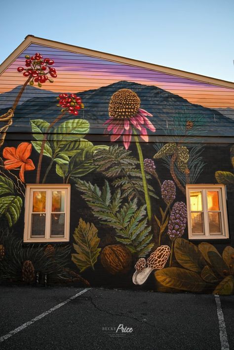 Exterior Art On House, Mural On Side Of House, Murals On Houses Exterior, Outside Wall Murals, Yurt Addition, House Exterior Mural, Barn Murals Ideas, Mural On House Exterior, Shed Mural Ideas